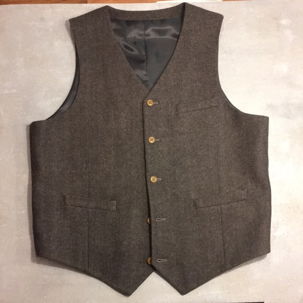 Men’s brown vest